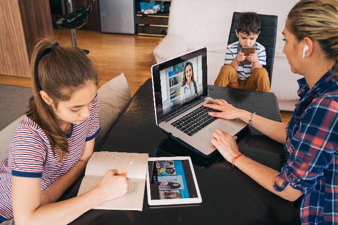 A person and a child using a computer

Description automatically generated